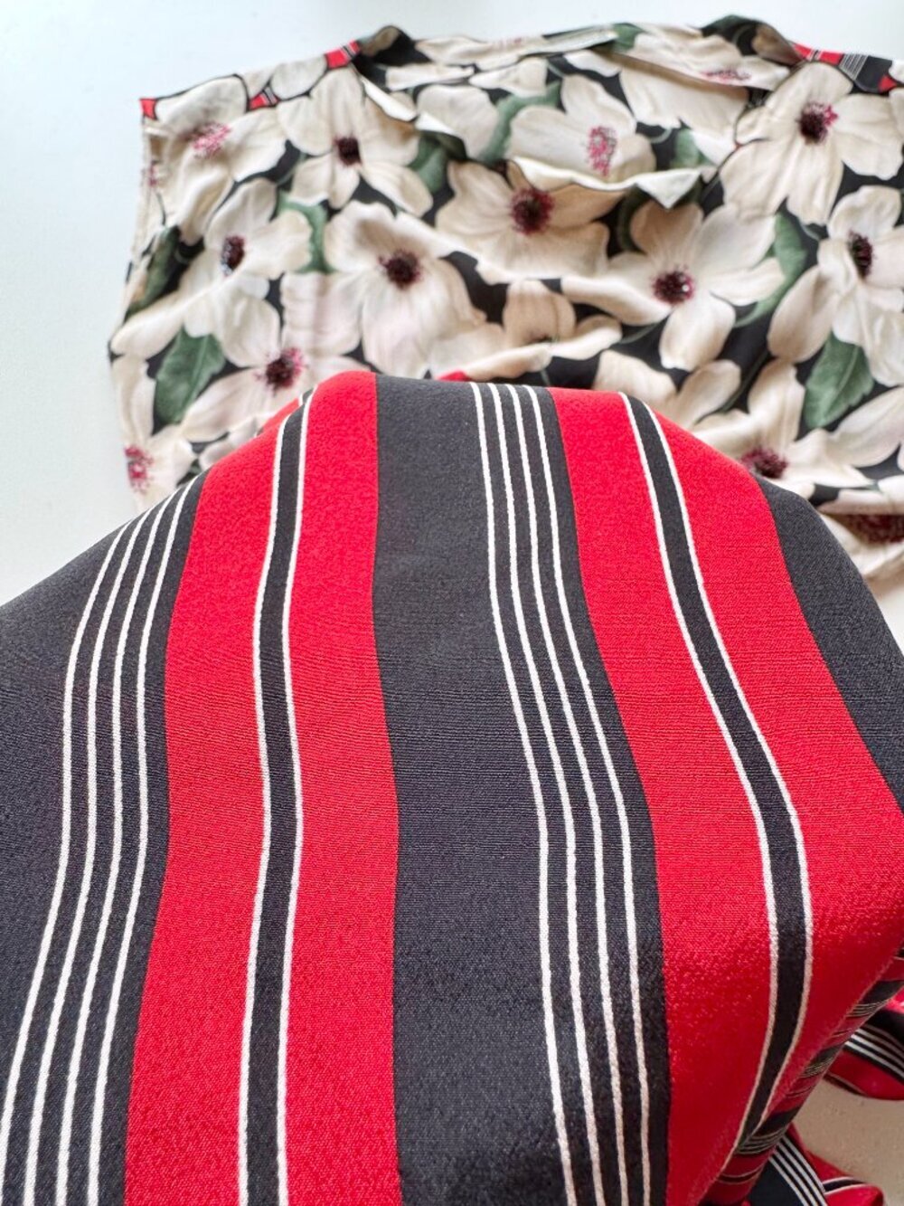 Vintage 80's MIMMINA Ivory Red Floral Striped Beaded Silk Crepe Dress, Size S - Picture 13 of 15